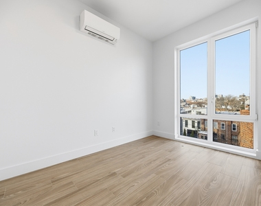 379 Hawthorne Street - Photo Thumbnail 8