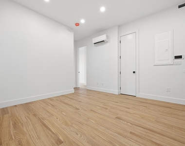 379 Hawthorne Street - Photo Thumbnail 4