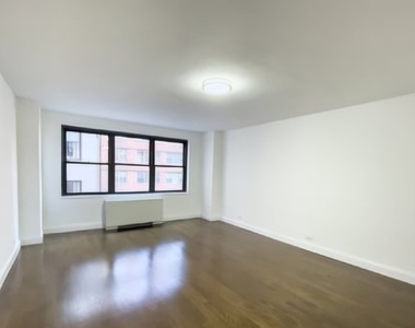96 5th Avenue - Photo Thumbnail 1