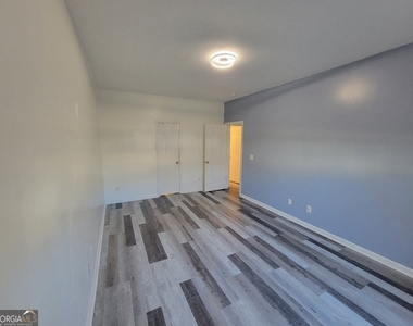 175 Stillwood Drive - Photo Thumbnail 10