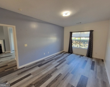 175 Stillwood Drive - Photo Thumbnail 7