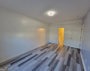 175 Stillwood Drive - Photo Thumbnail 9