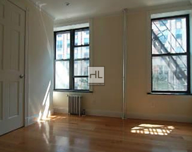 East 6th Street - Photo Thumbnail 3
