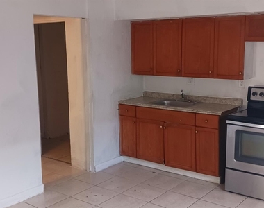 725 N E Street - Photo Thumbnail 1