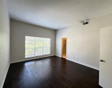 10432 High Hollows Drive - Photo Thumbnail 16