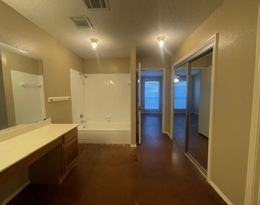 1226 W Hudgins Street - Photo Thumbnail 12