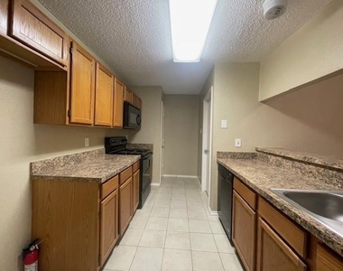 1226 W Hudgins Street - Photo Thumbnail 7