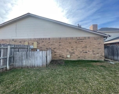 1226 W Hudgins Street - Photo Thumbnail 21