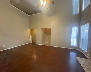 1226 W Hudgins Street - Photo Thumbnail 5