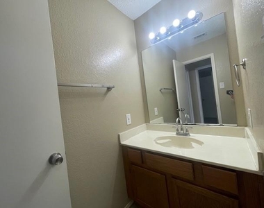 1226 W Hudgins Street - Photo Thumbnail 15
