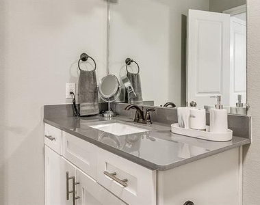 901 Juno Lane - Photo Thumbnail 32