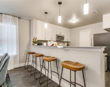 901 Juno Lane - Photo Thumbnail 13