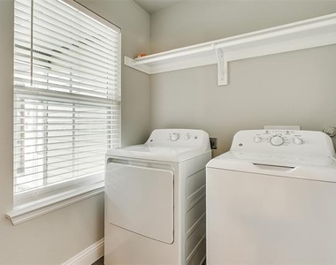 901 Juno Lane - Photo Thumbnail 4