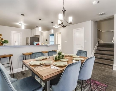 901 Juno Lane - Photo Thumbnail 14