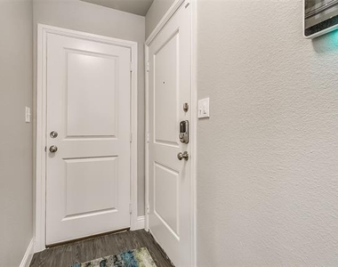 901 Juno Lane - Photo Thumbnail 1