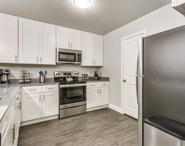 901 Juno Lane - Photo Thumbnail 8