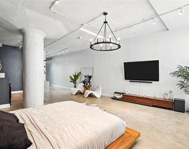 1122 Jackson Street - Photo Thumbnail 3