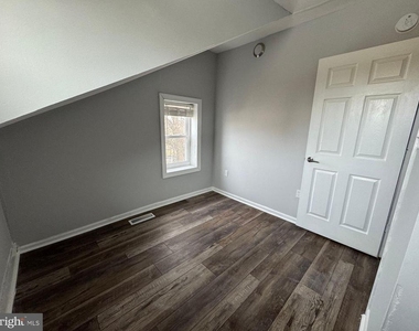 610 E 9th Street - Photo Thumbnail 4