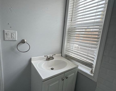 610 E 9th Street - Photo Thumbnail 6