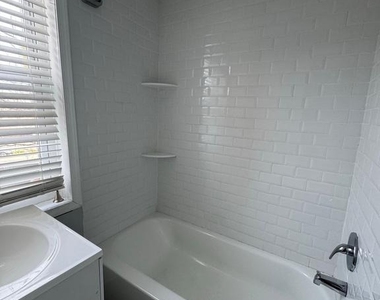 610 E 9th Street - Photo Thumbnail 3