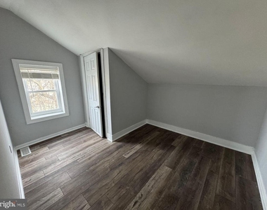 610 E 9th Street - Photo Thumbnail 7