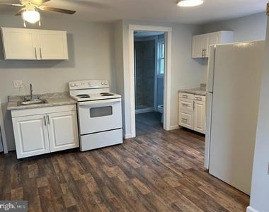 604 E Oak Street - Photo Thumbnail 8