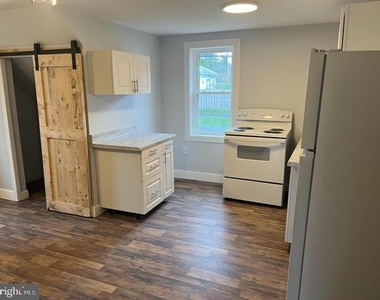 604 E Oak Street - Photo Thumbnail 1