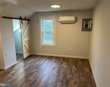 604 E Oak Street - Photo Thumbnail 6