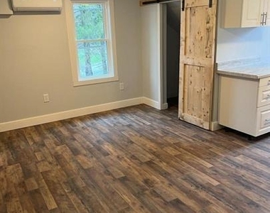 604 E Oak Street - Photo Thumbnail 5