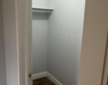 604 E Oak Street - Photo Thumbnail 2