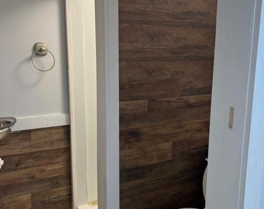604 #4 E Oak Street - Photo Thumbnail 3