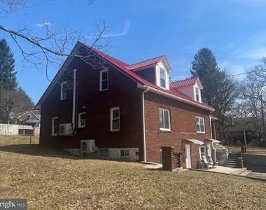 604 #4 E Oak Street - Photo Thumbnail 1