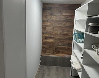 604 #4 E Oak Street - Photo Thumbnail 10