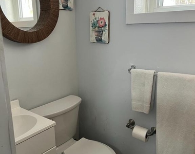 604 #4 E Oak Street - Photo Thumbnail 6