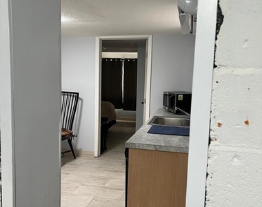 604 #4 E Oak Street - Photo Thumbnail 11