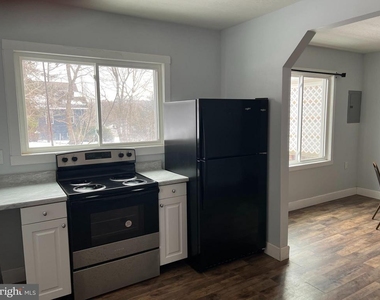 604 E Oak Street - Photo Thumbnail 7