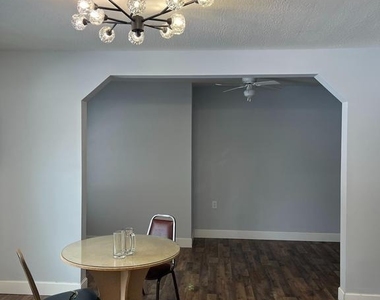 604 E Oak Street - Photo Thumbnail 10