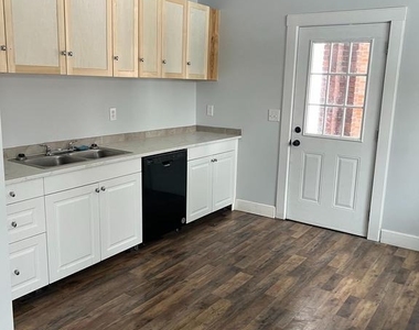 604 E Oak Street - Photo Thumbnail 9