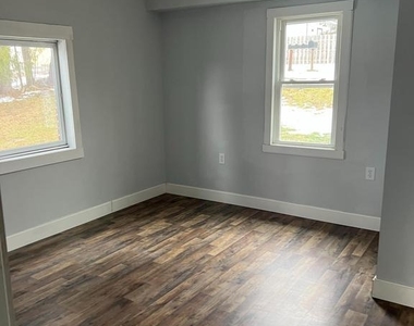 604 E Oak Street - Photo Thumbnail 3