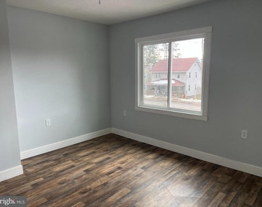 604 E Oak Street - Photo Thumbnail 19