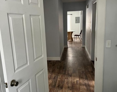 604 E Oak Street - Photo Thumbnail 8