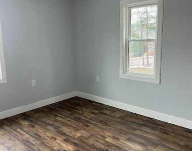 604 E Oak Street - Photo Thumbnail 18