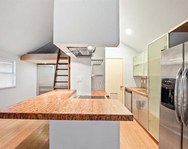 1110 W 22nd St - Photo Thumbnail 2