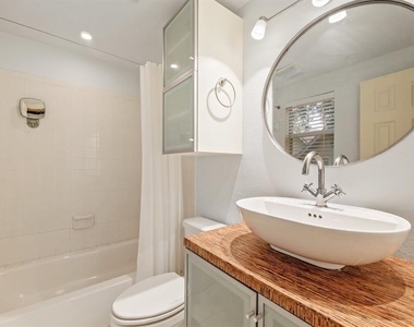 1110 W 22nd St - Photo Thumbnail 7