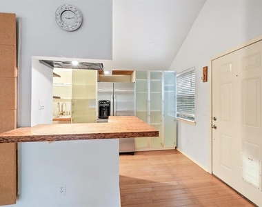 1110 W 22nd St - Photo Thumbnail 5