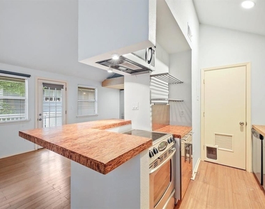 1110 W 22nd St - Photo Thumbnail 1