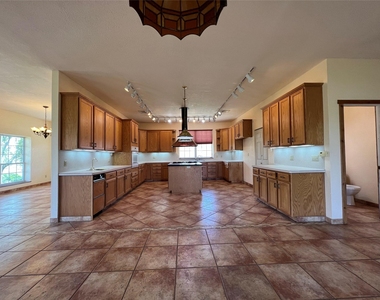 333 County Road 497 - Photo Thumbnail 6