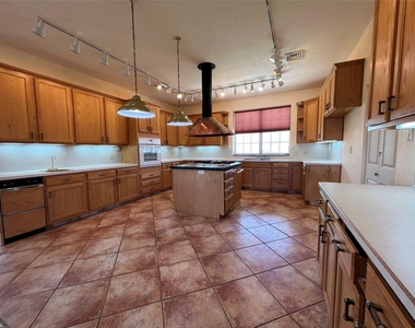 333 County Road 497 - Photo Thumbnail 7