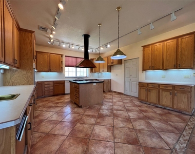 333 County Road 497 - Photo Thumbnail 8
