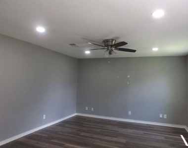 7619 Ilex Street - Photo Thumbnail 3